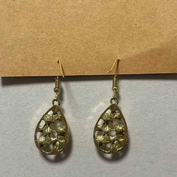 Pearly Gold Earrings - Picture 2 of 2
